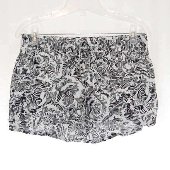 Old Navy Pants - Comfy Drawstring B&W Floral Shorts (with pockets)